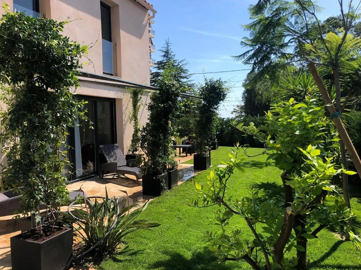 Villa Elimia Piscine Privee & Chauffee Antibes 0*,  Fransa