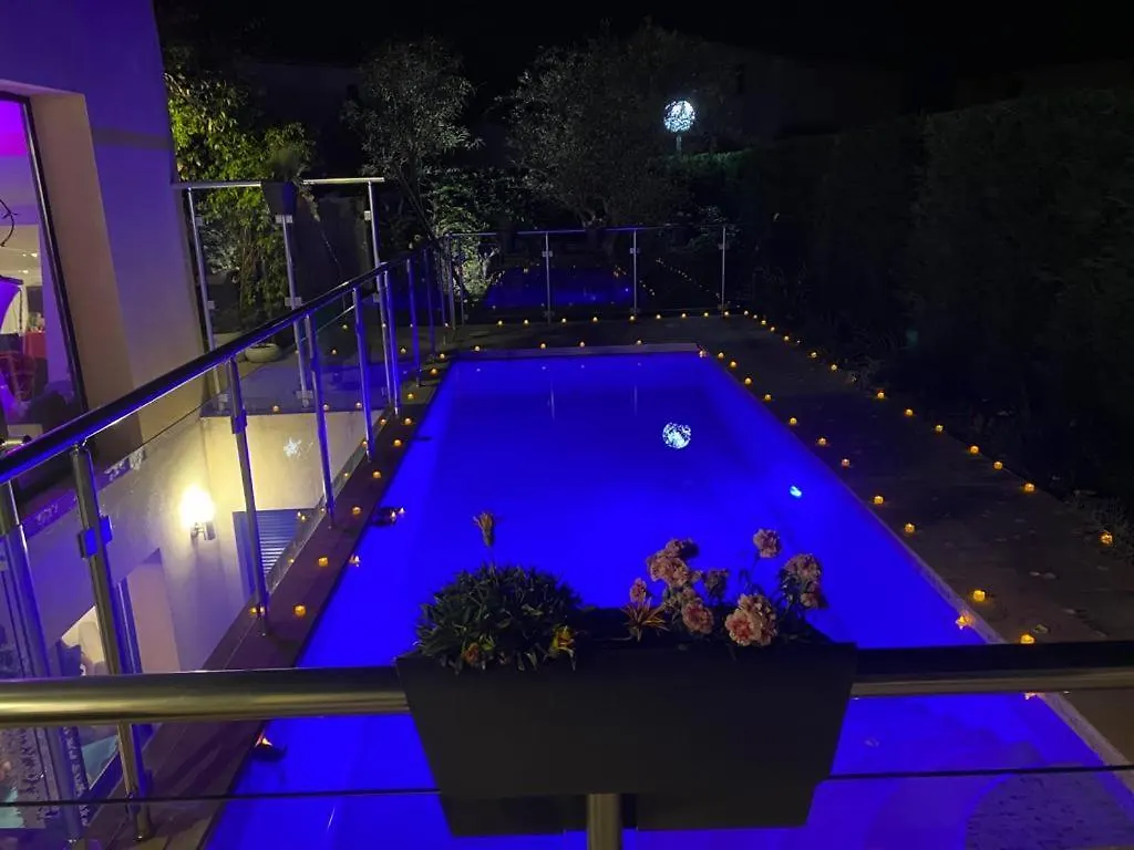 Pansiyon Villa Elimia Piscine Privee & Chauffee Antibes